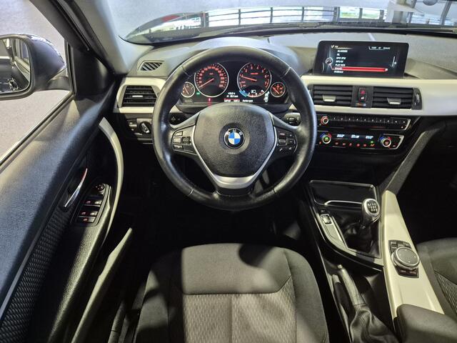 BMW 3-SERIE 318i Essential Navi (groot scherm) | Clima Airco | Sensoren | LED | Nette auto