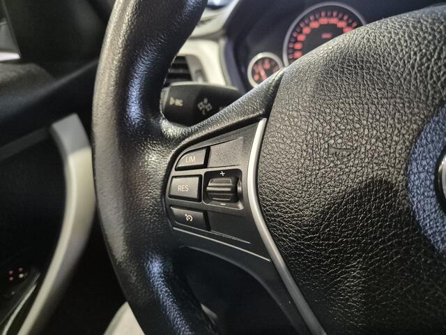 BMW 3-SERIE 318i Essential Navi (groot scherm) | Clima Airco | Sensoren | LED | Nette auto