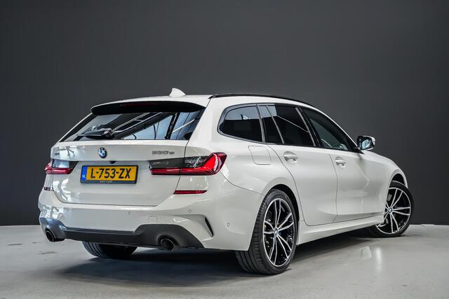 BMW 3-SERIE Touring 330e 292pk xDrive High Executive |M sport pakket|schuif kanteldak|HUD|Laser LED|elek. trekhaak|Apple Carplay|elk. achterklep|19"|stoel en stuurverwarming|