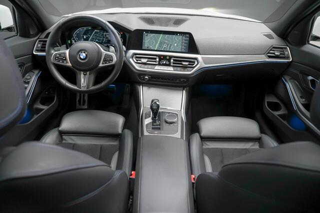 BMW 3-SERIE Touring 330e 292pk xDrive High Executive |M sport pakket|schuif kanteldak|HUD|Laser LED|elek. trekhaak|Apple Carplay|elk. achterklep|19"|stoel en stuurverwarming|