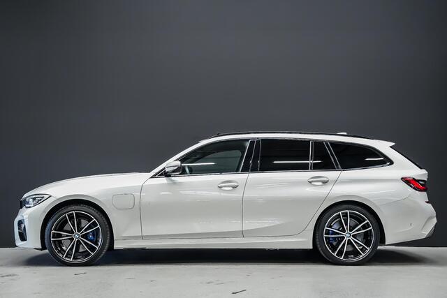 BMW 3-SERIE Touring 330e 292pk xDrive High Executive |M sport pakket|schuif kanteldak|HUD|Laser LED|elek. trekhaak|Apple Carplay|elk. achterklep|19"|stoel en stuurverwarming|