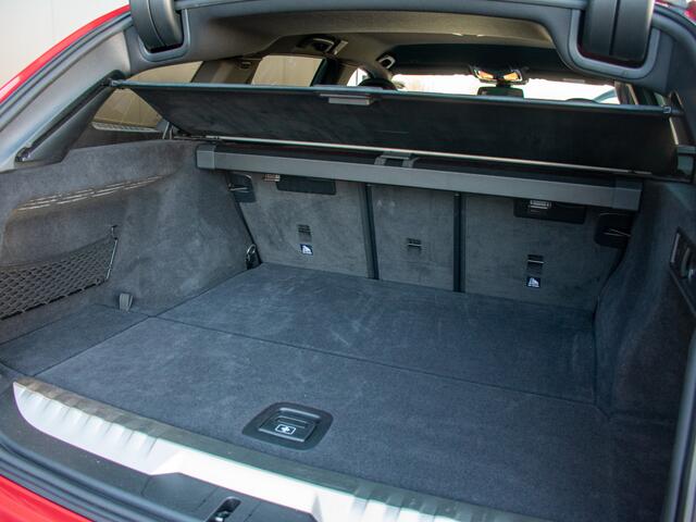 BMW 3-SERIE Touring 330e M-Sport | Schaalstoelen | Adaptieve Cruise | M-Sport Pro