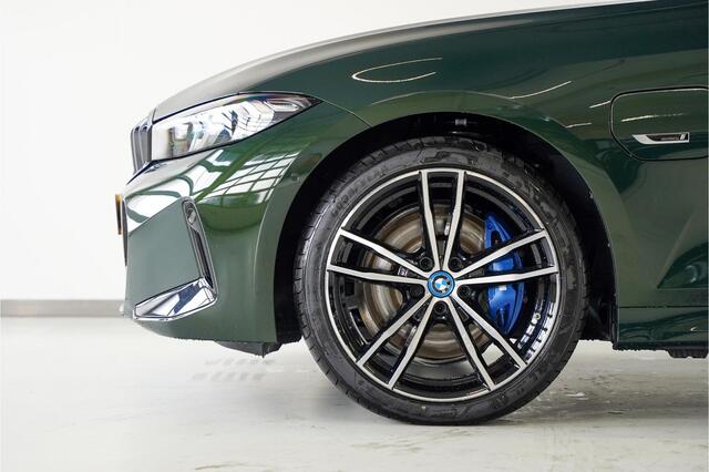 BMW 3-SERIE Touring 330e M Sportpakket Individual Aut.