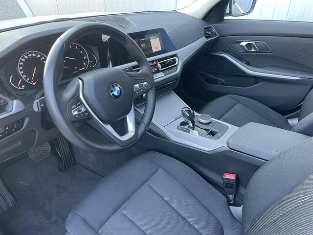 BMW 3-SERIE 320i High Executive