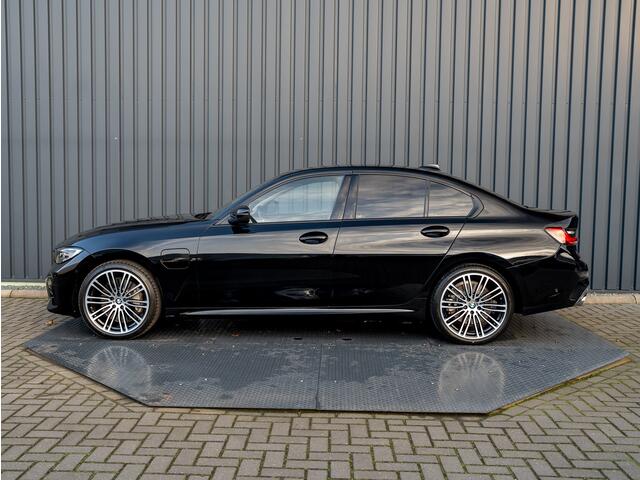BMW 3-SERIE 330e High Executive | 19'' | Trekhaak afnb. | Camera | Prijs Rijklaar!!