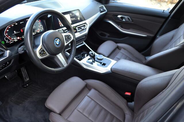 BMW 3-SERIE 320e M-Sport / Pano / Keyless