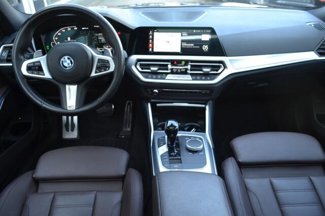 BMW 3-SERIE 320e M-Sport / Pano / Keyless