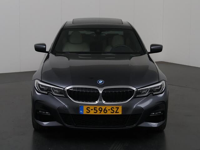 BMW 3-SERIE 330e xDrive High Executive | Laser Light | Schuifdak | Leder met Memory | Head-Up | Parkeercamera | Stoelverwarming | Keyless Go |