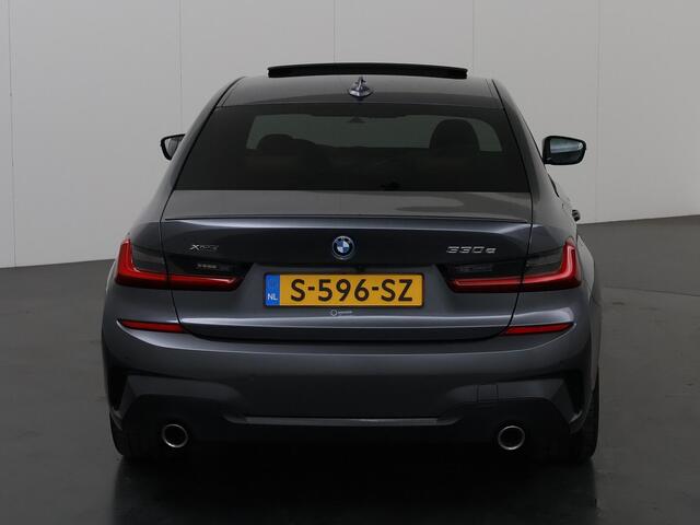 BMW 3-SERIE 330e xDrive High Executive | Laser Light | Schuifdak | Leder met Memory | Head-Up | Parkeercamera | Stoelverwarming | Keyless Go |