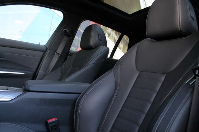 BMW 3-SERIE Touring 330e xDrive High Executive M Sport Automaat / Panoramadak / Sportstoelen / Stoelverwarming / Adaptieve LED / Live Cockpit Professional / Driving Assistant