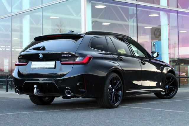 BMW 3-SERIE Touring 330e xDrive High Executive M Sport Automaat / Panoramadak / Sportstoelen / Stoelverwarming / Adaptieve LED / Live Cockpit Professional / Driving Assistant