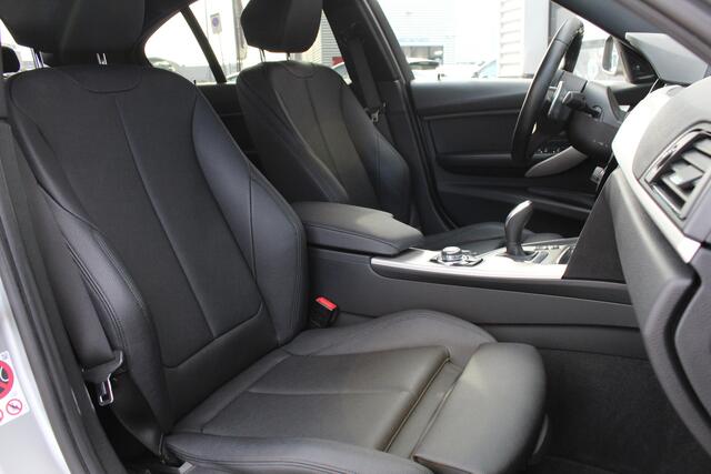 BMW 3-SERIE 320i Corporate Lease Executive / Navigatie / N.A.P.