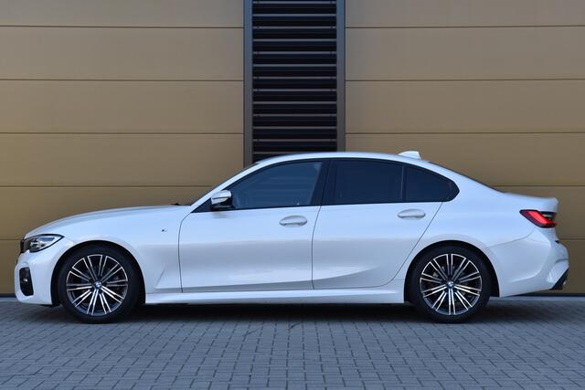 BMW 3-SERIE 320i Executive Edition * M Sportpakket * LED * 18 Inch * Head-up * Trekhaak *