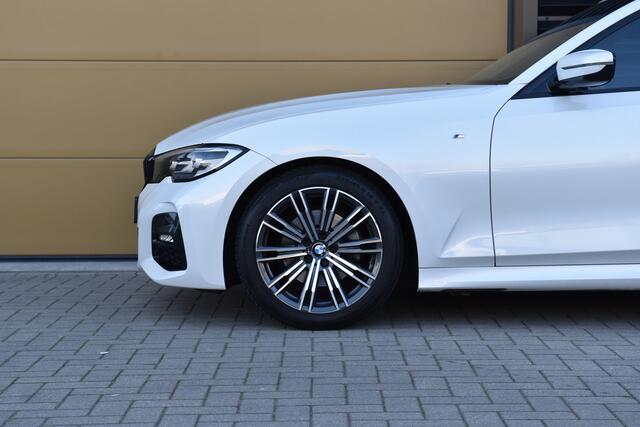 BMW 3-SERIE 320i Executive Edition * M Sportpakket * LED * 18 Inch * Head-up * Trekhaak *