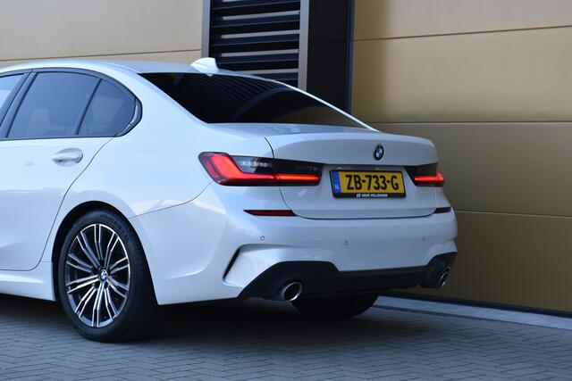BMW 3-SERIE 320i Executive Edition * M Sportpakket * LED * 18 Inch * Head-up * Trekhaak *