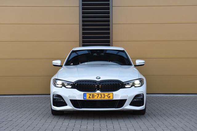 BMW 3-SERIE 320i Executive Edition * M Sportpakket * LED * 18 Inch * Head-up * Trekhaak *