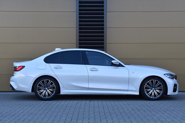 BMW 3-SERIE 320i Executive Edition * M Sportpakket * LED * 18 Inch * Head-up * Trekhaak *