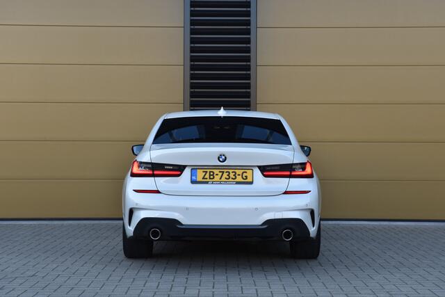 BMW 3-SERIE 320i Executive Edition * M Sportpakket * LED * 18 Inch * Head-up * Trekhaak *