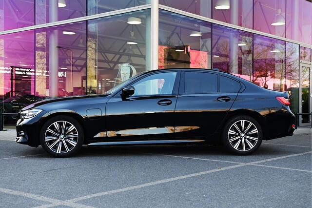 BMW 3-SERIE 330e High Executive Sport Line Automaat / Sportstoelen / Live Cockpit Professional / LED / Stoelverwarming / Cruise Control / Leder