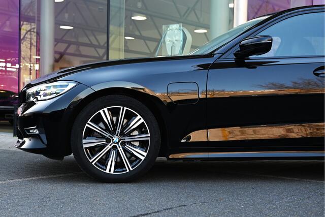 BMW 3-SERIE 330e High Executive Sport Line Automaat / Sportstoelen / Live Cockpit Professional / LED / Stoelverwarming / Cruise Control / Leder