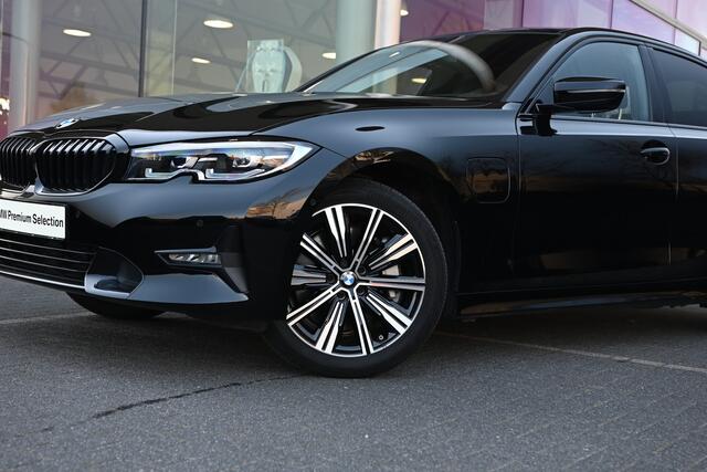 BMW 3-SERIE 330e High Executive Sport Line Automaat / Sportstoelen / Live Cockpit Professional / LED / Stoelverwarming / Cruise Control / Leder