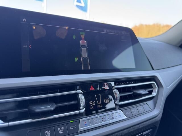 BMW 3-SERIE Touring 320i Executive Edition | Elektrisch Wegklapbare Trekhaak | Navigatie Professional | dealer onderhouden