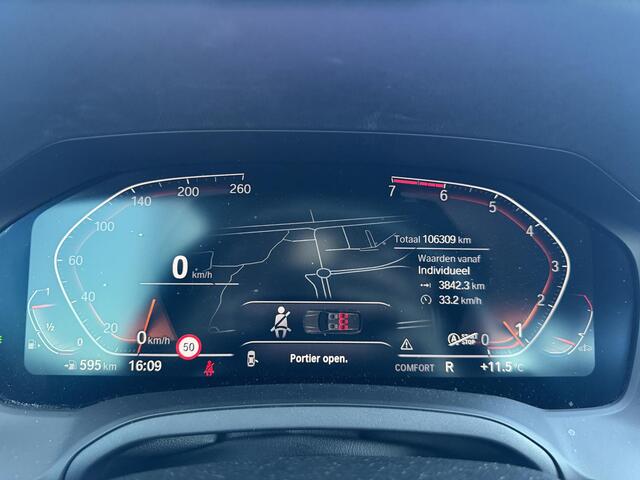 BMW 3-SERIE Touring 320i Executive Edition | Elektrisch Wegklapbare Trekhaak | Navigatie Professional | dealer onderhouden