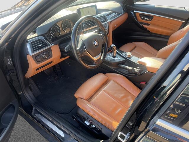 BMW 3-SERIE Touring 320i Luxuryline Adaptive cruise | Leder | Pano | Camera