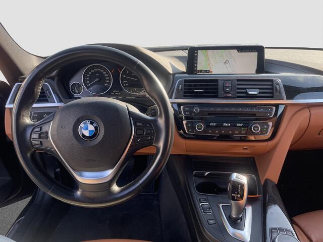 BMW 3-SERIE Touring 320i Luxuryline Adaptive cruise | Leder | Pano | Camera