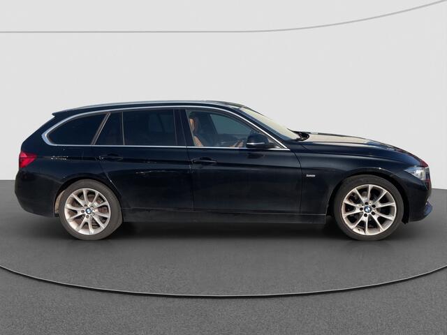 BMW 3-SERIE Touring 320i Luxuryline Adaptive cruise | Leder | Pano | Camera