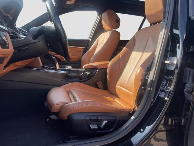BMW 3-SERIE Touring 320i Luxuryline Adaptive cruise | Leder | Pano | Camera