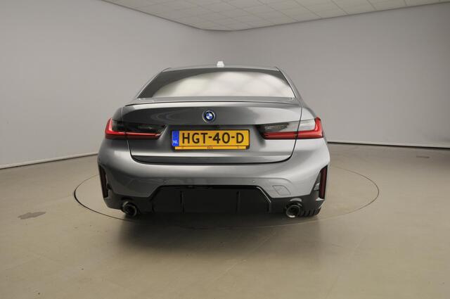 BMW 3-SERIE Sedan 320e M-Sportpakket Pro / Leder / LED / Getint glas / Harman-Kardon / Driving assist / Alu wielen 19 inch