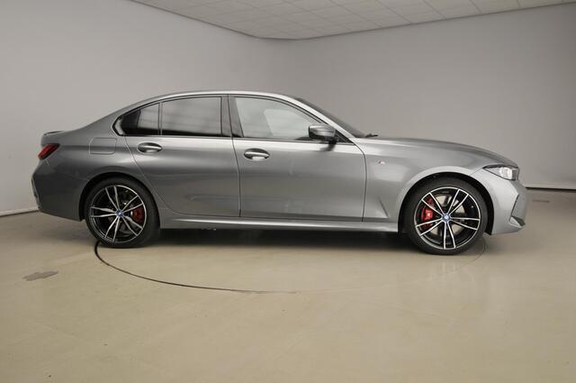 BMW 3-SERIE Sedan 320e M-Sportpakket Pro / Leder / LED / Getint glas / Harman-Kardon / Driving assist / Alu wielen 19 inch