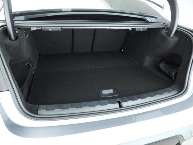 BMW 3-SERIE Sedan 320e M-Sportpakket Pro / Leder / LED / Getint glas / Harman-Kardon / Driving assist / Alu wielen 19 inch