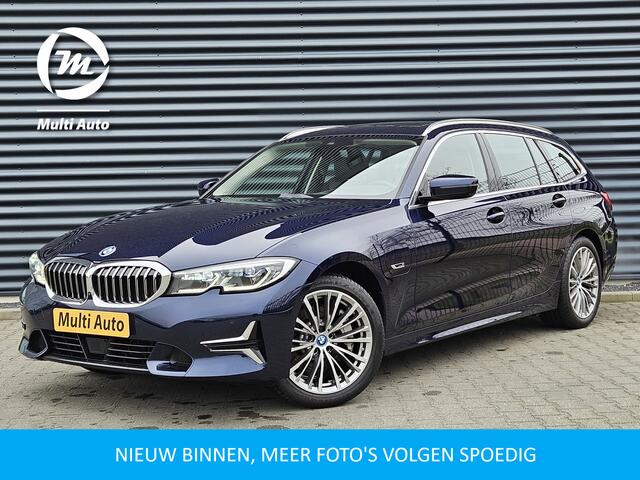 BMW 3-SERIE Touring 330e Luxury Line Plug In Hybrid 293pk PHEV | Panodak | Laser LED | Adaptive Onderstel | 360 Camera | Adaptive cruise | Head Up | Lederen Sportstoelen Memory | Sfeerverlichting | 18"L.M | Keyless |