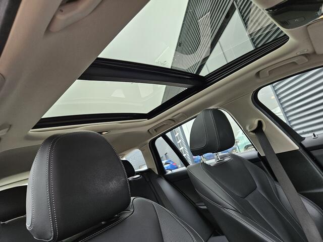 BMW 3-SERIE Touring 330e Luxury Line Plug In Hybrid 293pk PHEV | Panodak | Laser LED | Adaptive Onderstel | 360 Camera | Adaptive cruise | Head Up | Lederen Sportstoelen Memory | Sfeerverlichting | 18"L.M | Keyless |