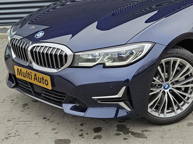 BMW 3-SERIE Touring 330e Luxury Line Plug In Hybrid 293pk PHEV | Panodak | Laser LED | Adaptive Onderstel | 360 Camera | Adaptive cruise | Head Up | Lederen Sportstoelen Memory | Sfeerverlichting | 18"L.M | Keyless |