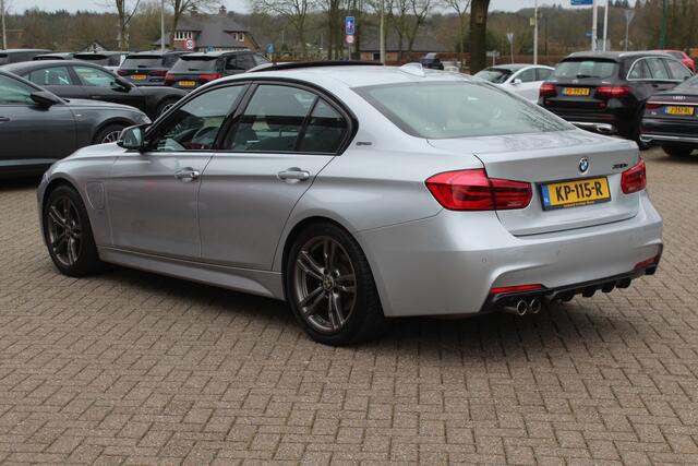 BMW 3-SERIE 330e Centennial Exe. M Sport / Schuifdak / Alcantara / 18'' / Navigatie / Parkeerhulp achter / Cruise Control