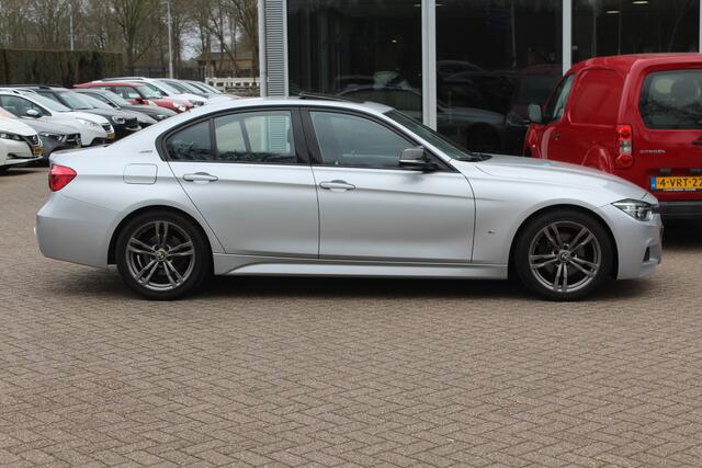 BMW 3-SERIE 330e Centennial Exe. M Sport / Schuifdak / Alcantara / 18'' / Navigatie / Parkeerhulp achter / Cruise Control