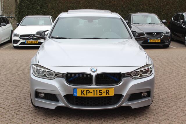 BMW 3-SERIE 330e Centennial Exe. M Sport / Schuifdak / Alcantara / 18'' / Navigatie / Parkeerhulp achter / Cruise Control