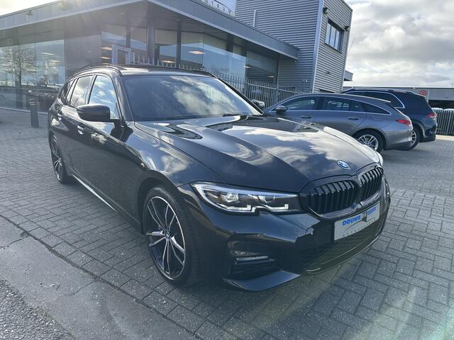 BMW 3-SERIE Touring 320e M sport Pano-Dak | Trekhaak | Camera | Stoelverw. | HiFi | DAB