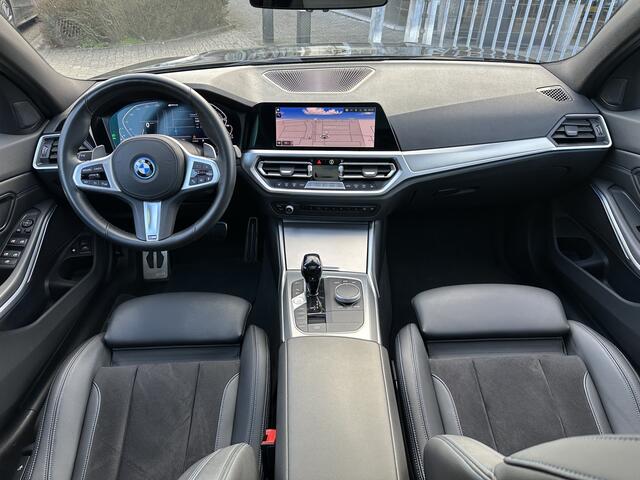 BMW 3-SERIE Touring 320e M sport Pano-Dak | Trekhaak | Camera | Stoelverw. | HiFi | DAB