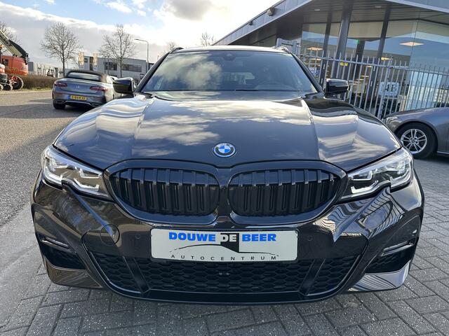 BMW 3-SERIE Touring 320e M sport Pano-Dak | Trekhaak | Camera | Stoelverw. | HiFi | DAB