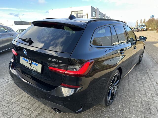 BMW 3-SERIE Touring 320e M sport Pano-Dak | Trekhaak | Camera | Stoelverw. | HiFi | DAB