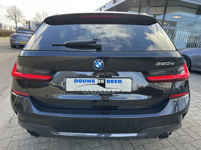 BMW 3-SERIE Touring 320e M sport Pano-Dak | Trekhaak | Camera | Stoelverw. | HiFi | DAB