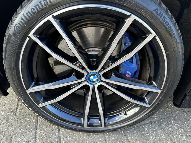 BMW 3-SERIE Touring 320e M sport Pano-Dak | Trekhaak | Camera | Stoelverw. | HiFi | DAB