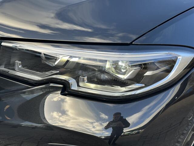 BMW 3-SERIE Touring 320e M sport Pano-Dak | Trekhaak | Camera | Stoelverw. | HiFi | DAB