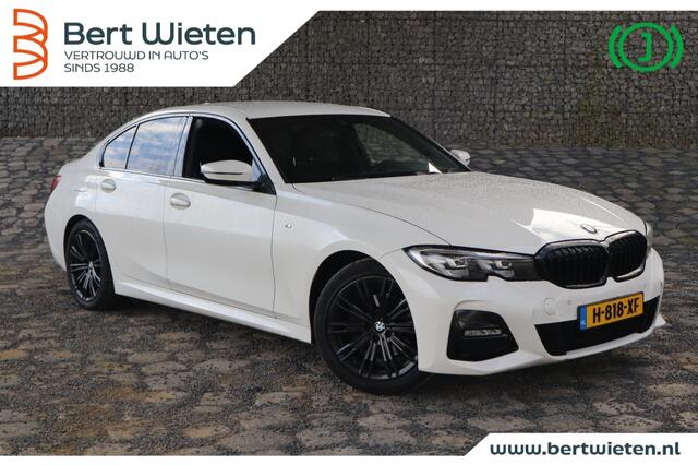 BMW 3-SERIE 320i Executive Ed. I Geen Import I Sfeerverlichting I Alcantara