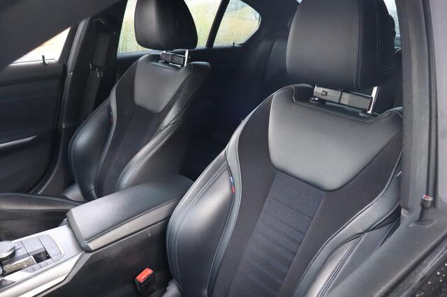 BMW 3-SERIE 320i Executive Ed. I Geen Import I Sfeerverlichting I Alcantara
