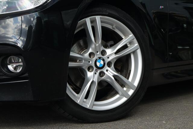 BMW 3-SERIE 318i M Sport / Stoelverwarming / Keyless